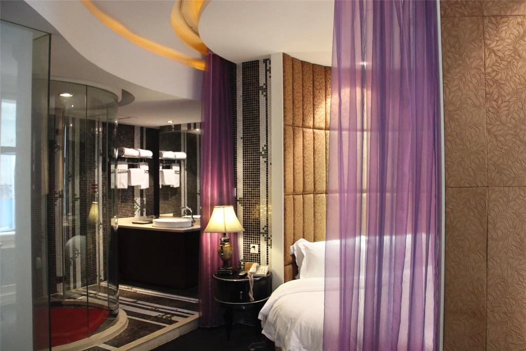 Manhattan Jinling Hotel Shanghái Exterior foto